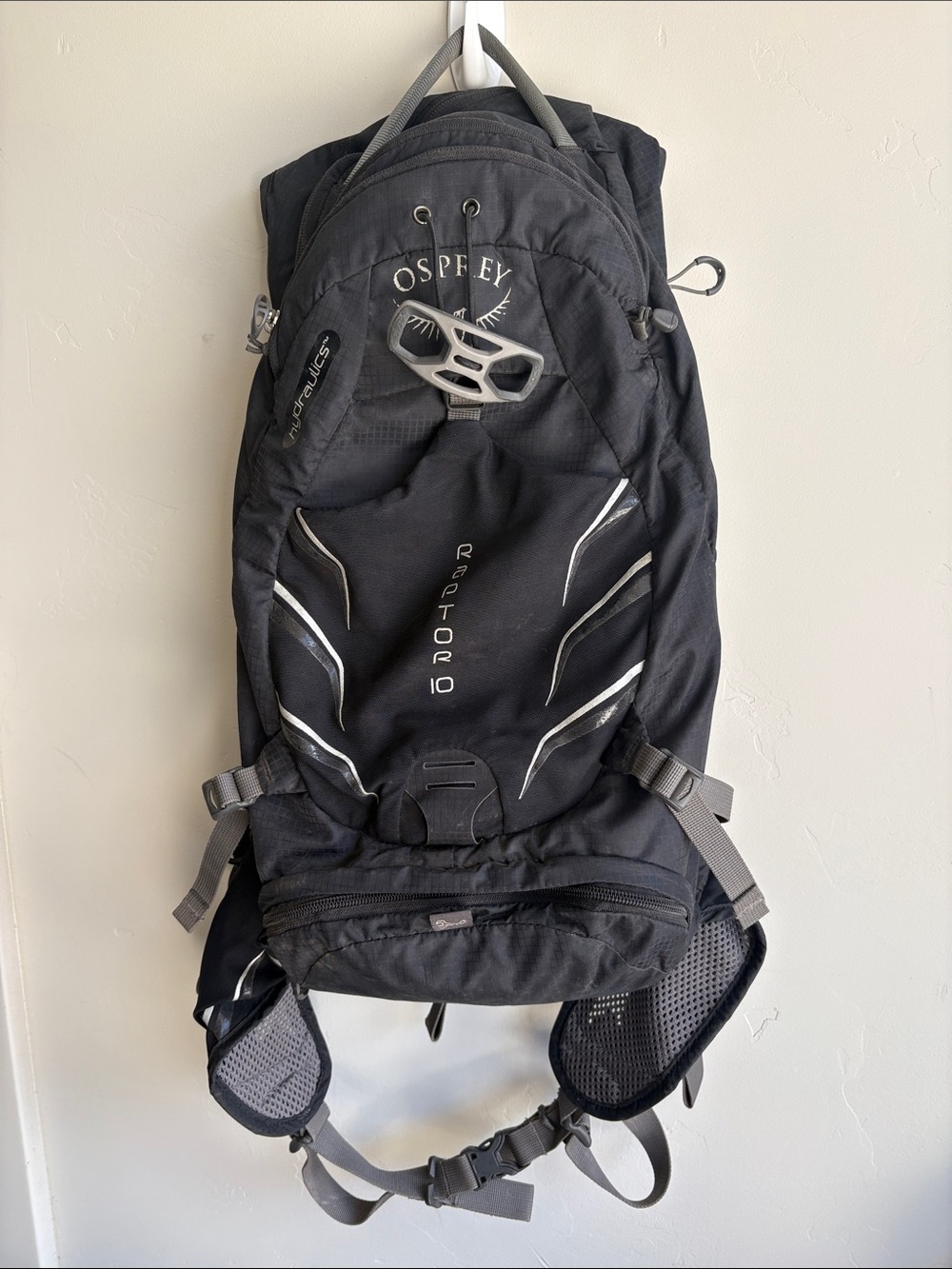 OSPREY Black Raptor 10 hiking biking backpack